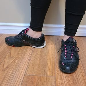 Nike Air Black-Pink Athletic Shoes size 7.5